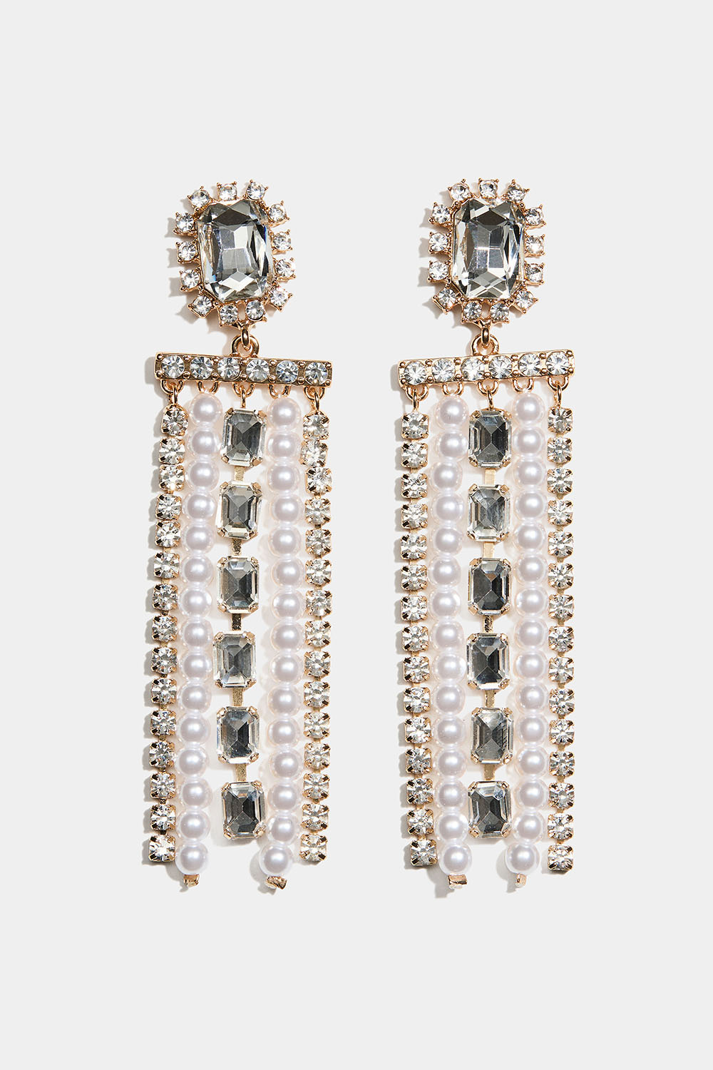 Guldfarvede øreringe med rektangulær glassten og hængende led af similisten og perler