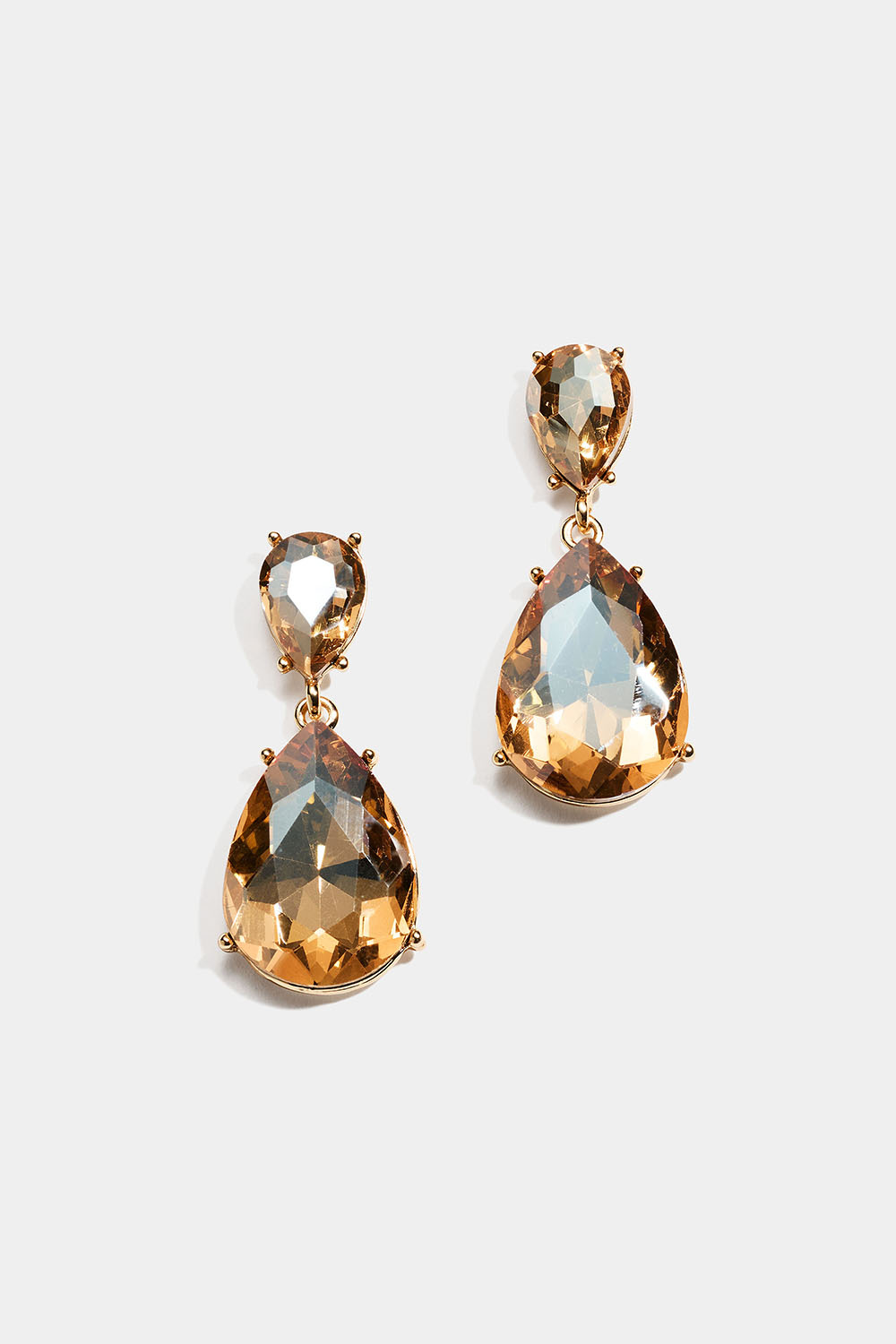 Øreringe med beige dråbeformede glassten