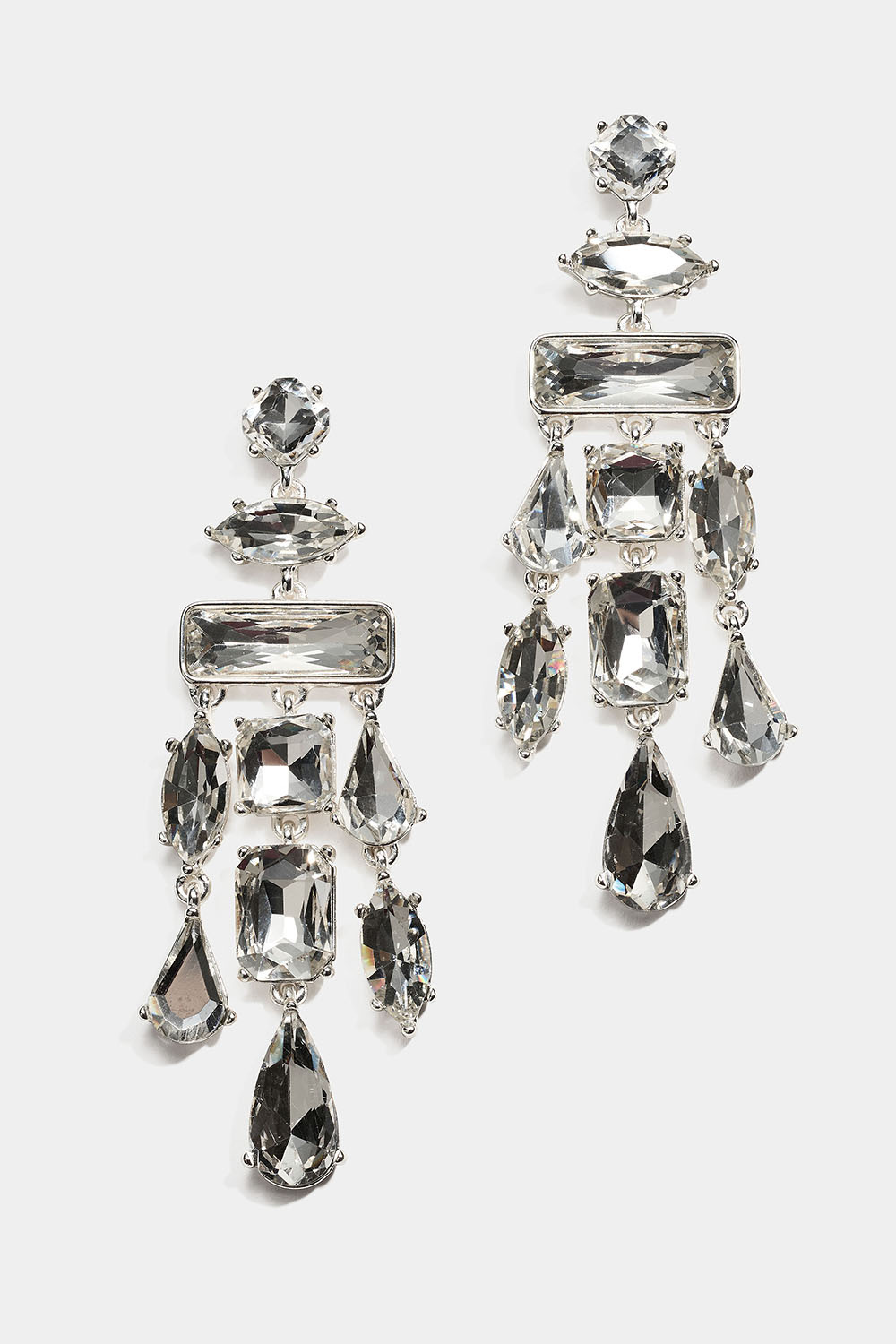 Store øreringe med glassten i forskellige former