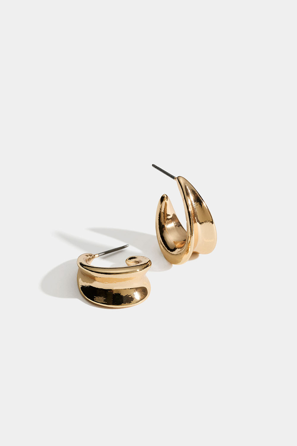 Guldfarvede ovale hoop-øreringe med konkavt design