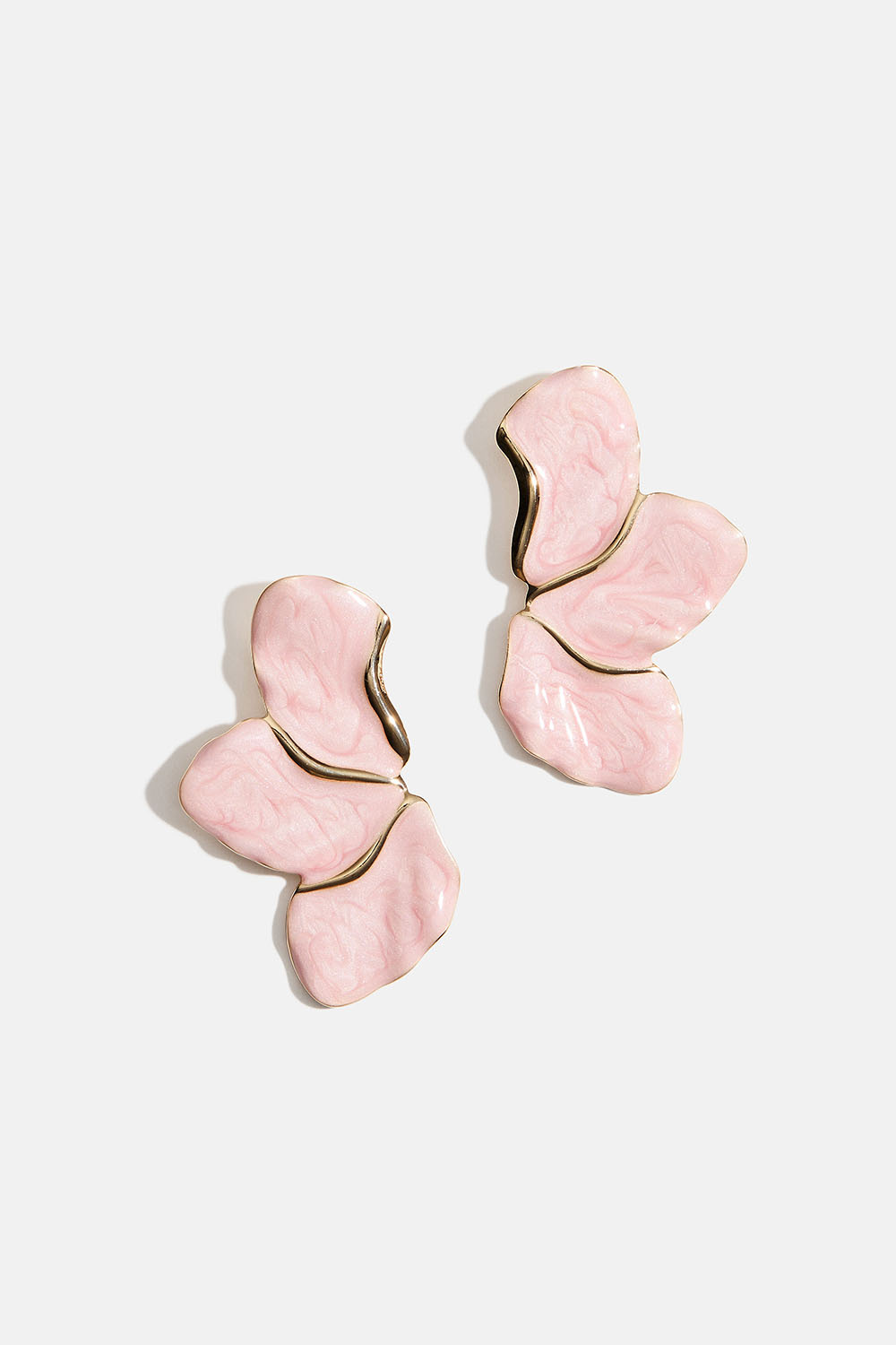 Rosa blomsterbladformede øreringe