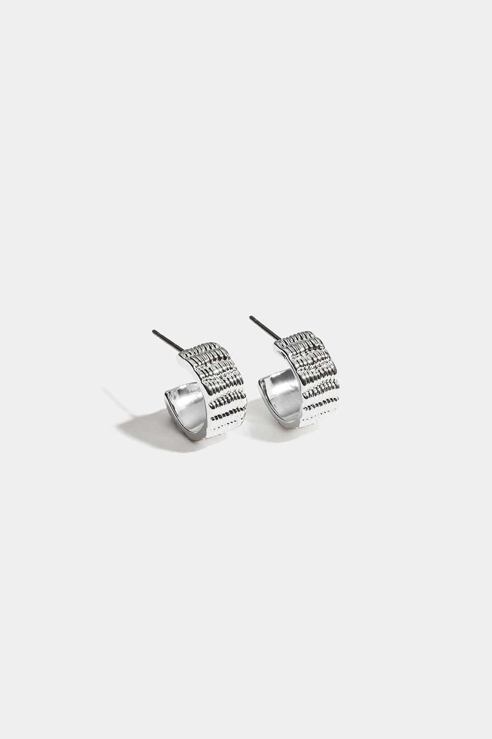 Små brede hoops med riflet design