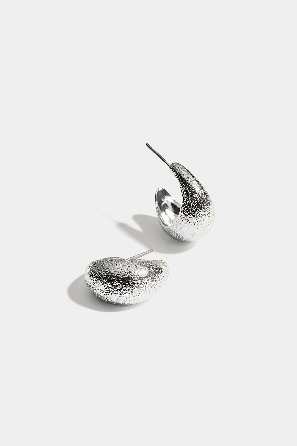 Chunky hoops med hamret design.