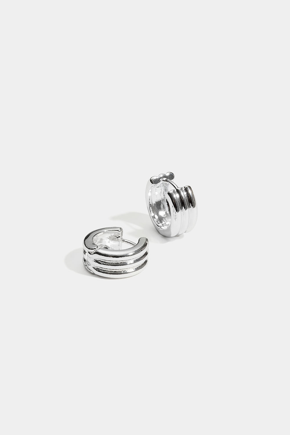 Små riflede hoops med bredt design