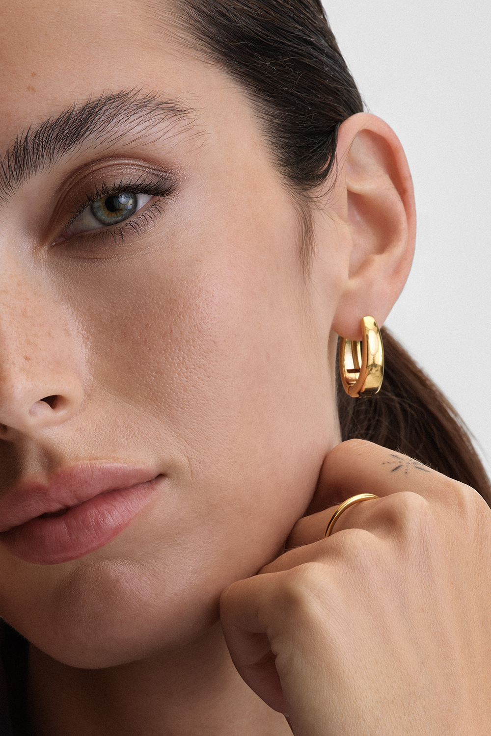 Ovale hoops i stål med 18k guld