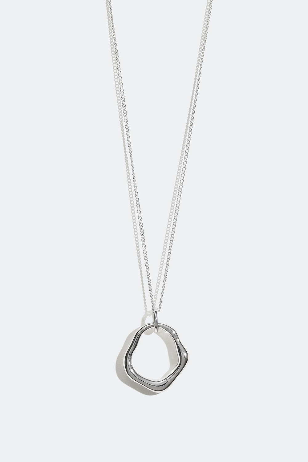 Halskæde med rundt vedhæng i organisk form