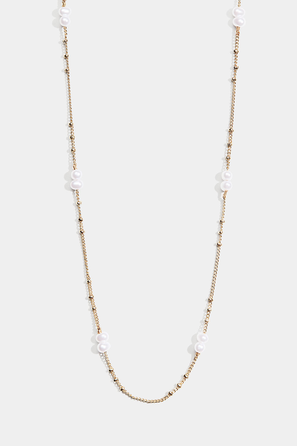 Tynd guldfarvet halskæde med ovale hvide perler