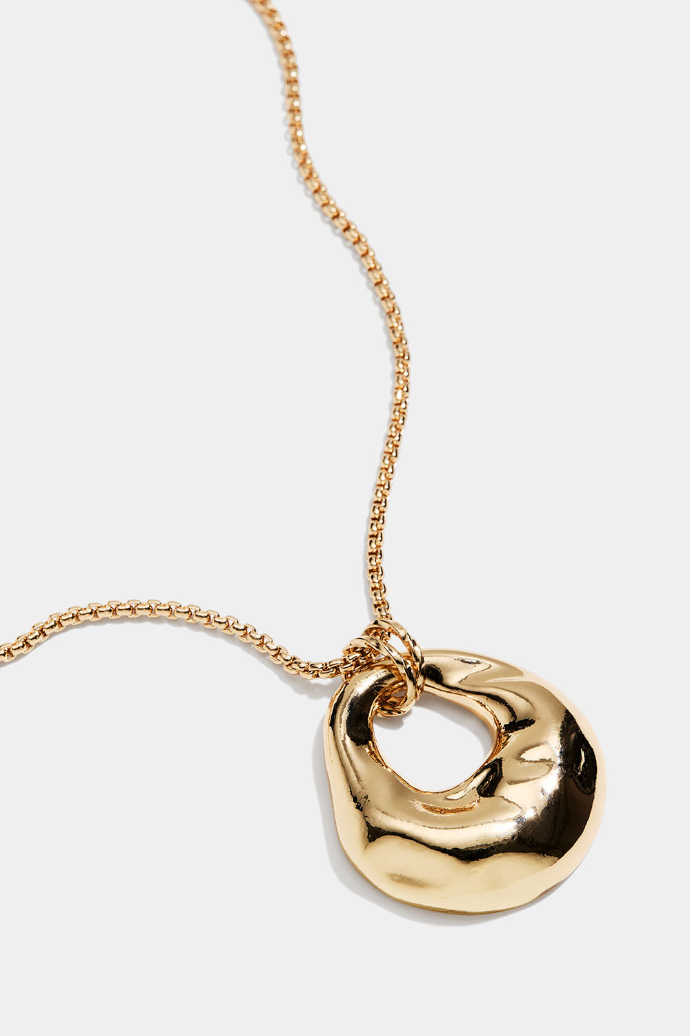 Halskæde med cirkelvedhæng, guldfarvet