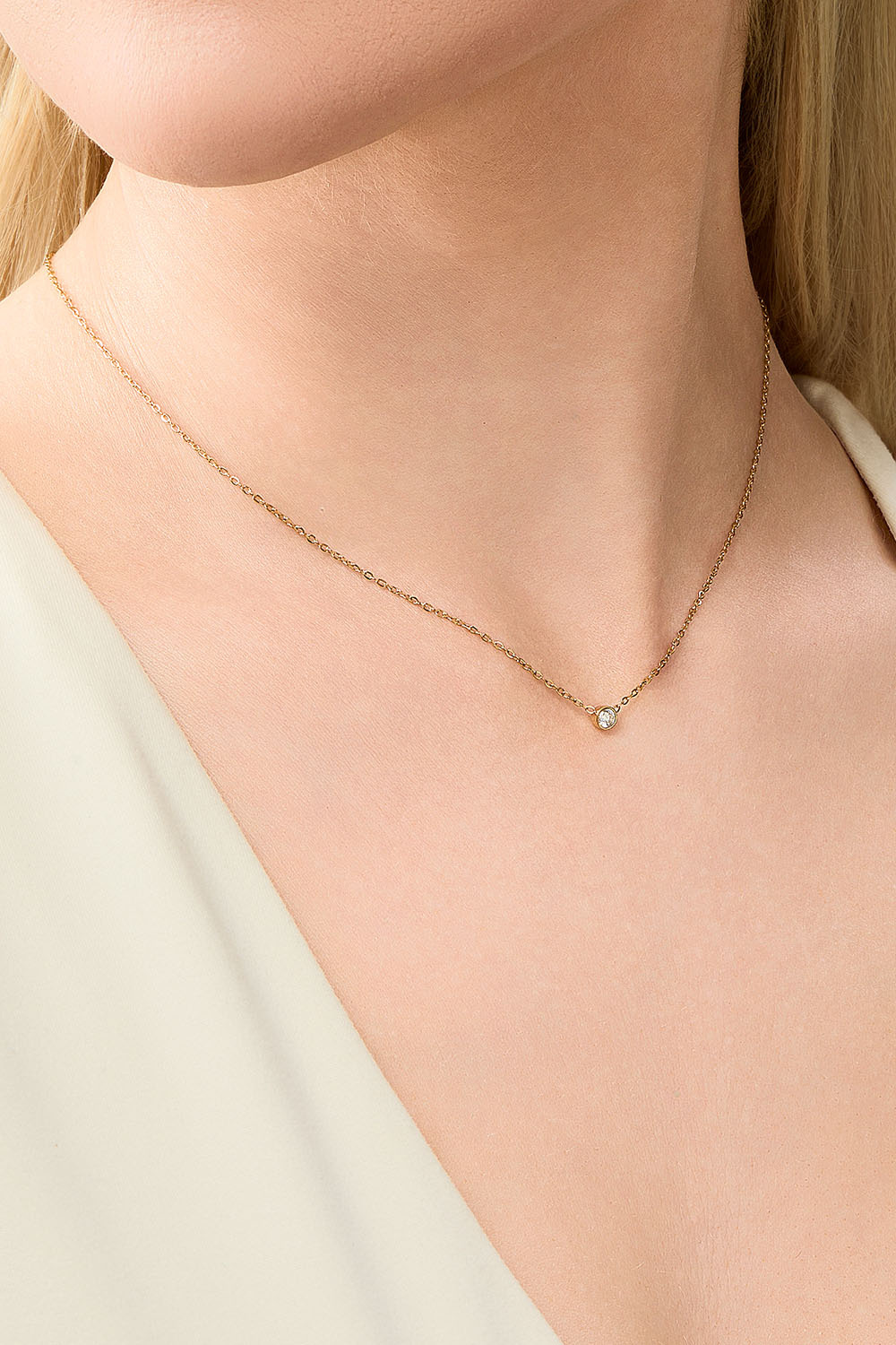 Tynd kæde-halskæde i stål med 18 karat guld og Cubic Zirconia