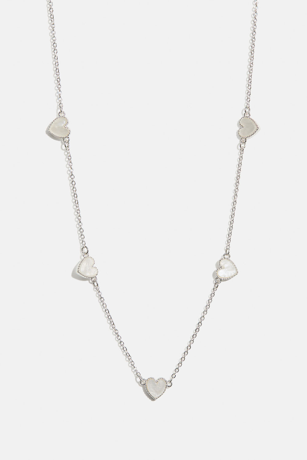 Halskæde med hvide hjerter
