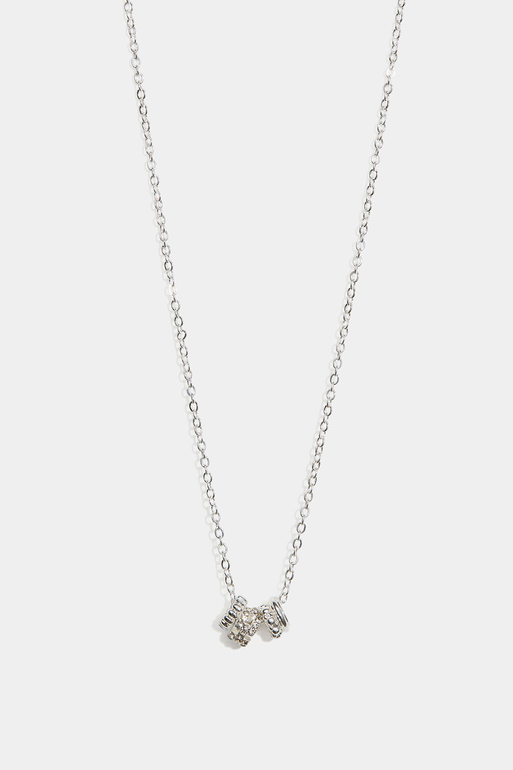 Halskæde med fire runde charms