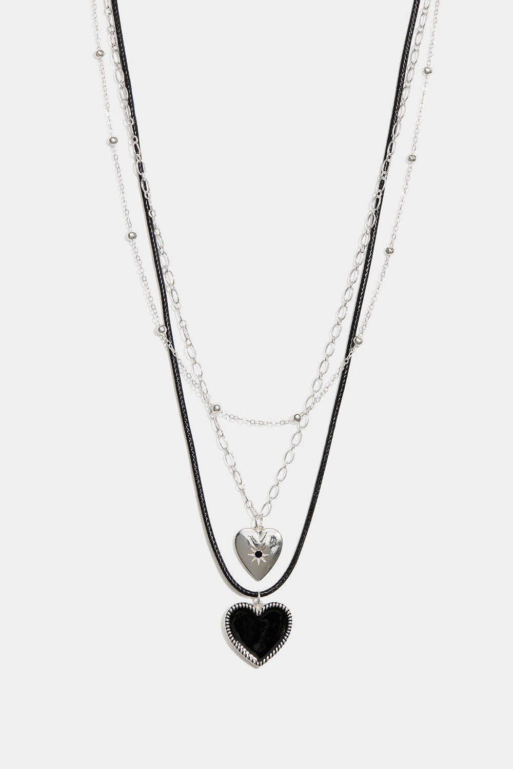 Tredobbelt halskæde med hjerter og snor