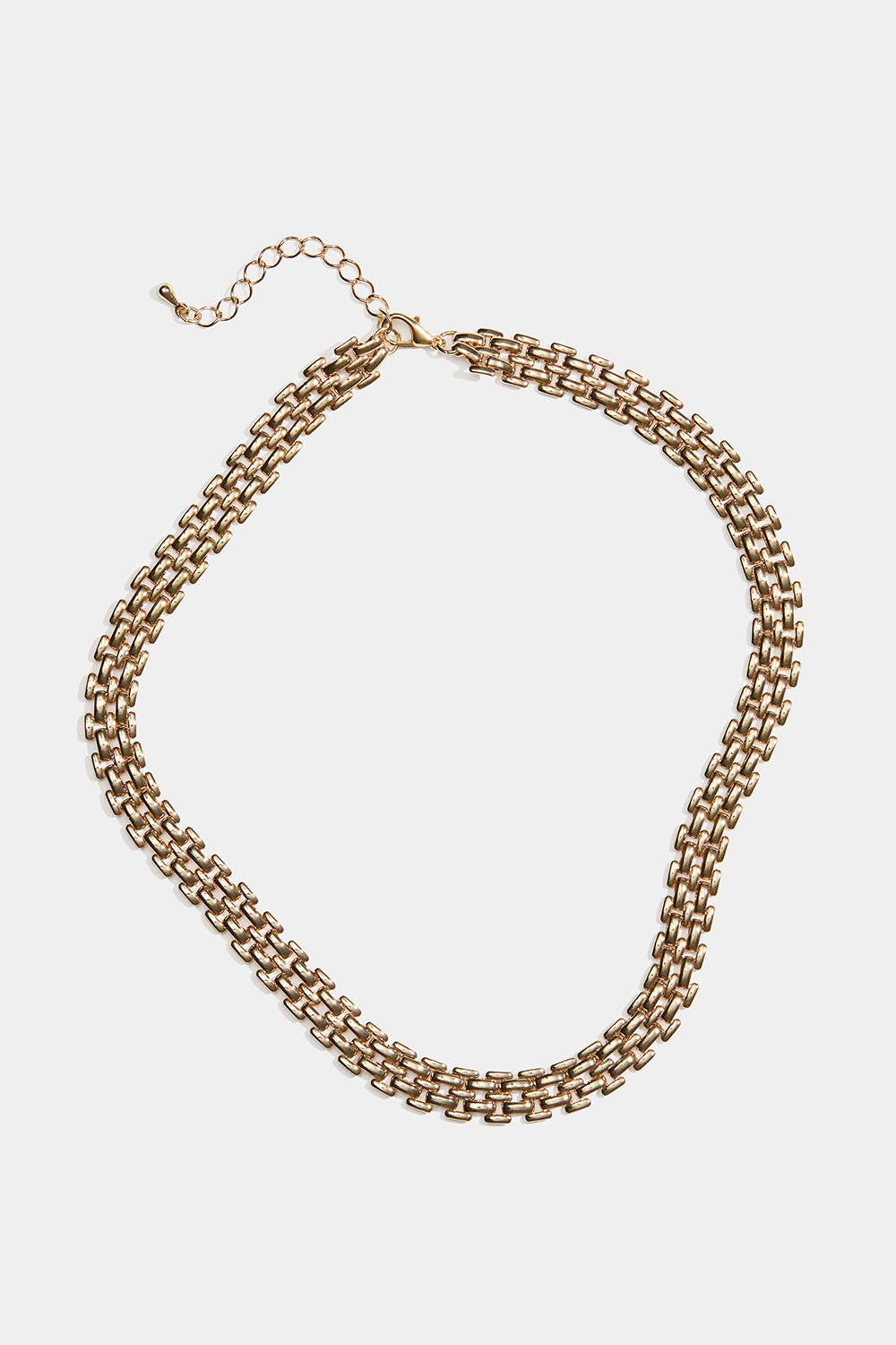 Bred guldfarvet halskæde med tæt kæde