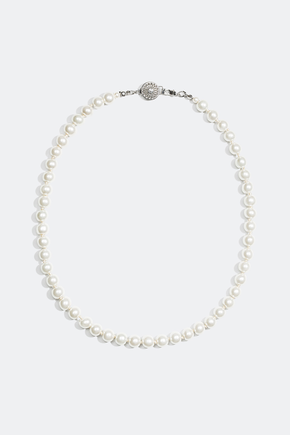 Klassisk halskæde med plastperler 