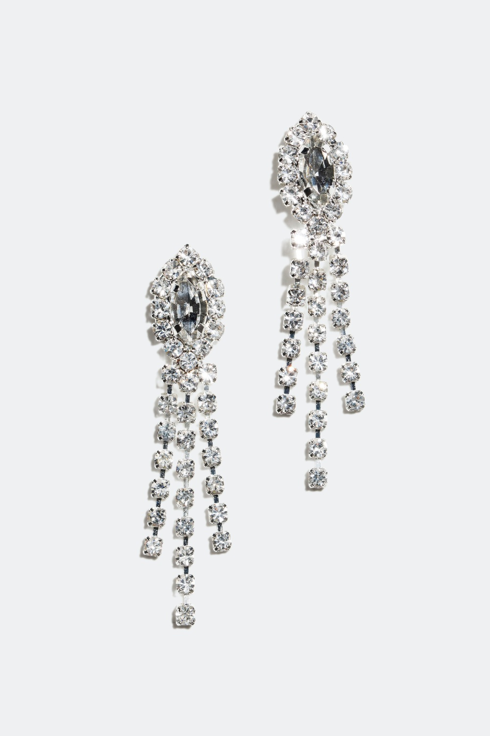 Øreringe med en oval sten og hængende led i simili