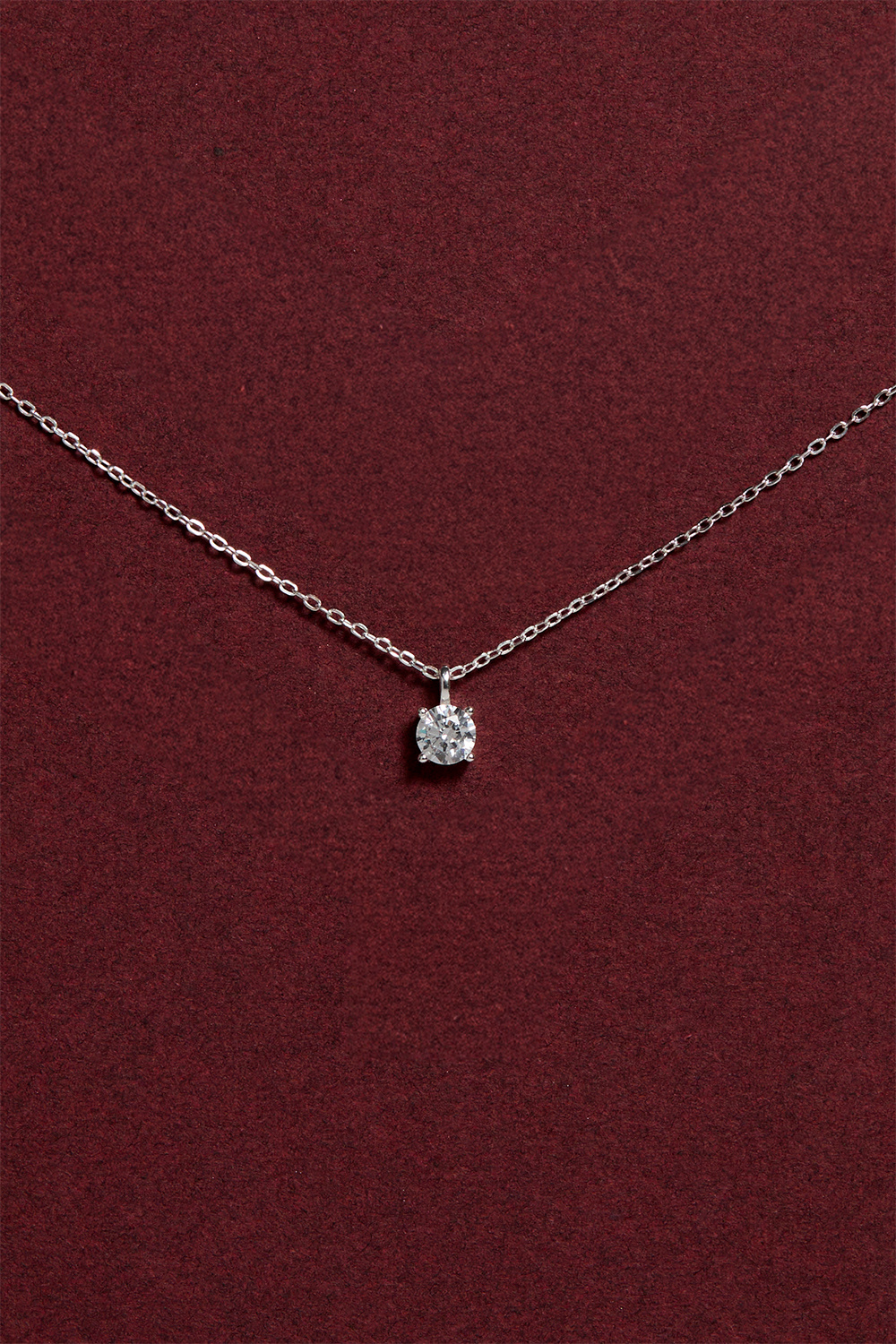 Halskæde med en fin glassten i Cubic Zirconia