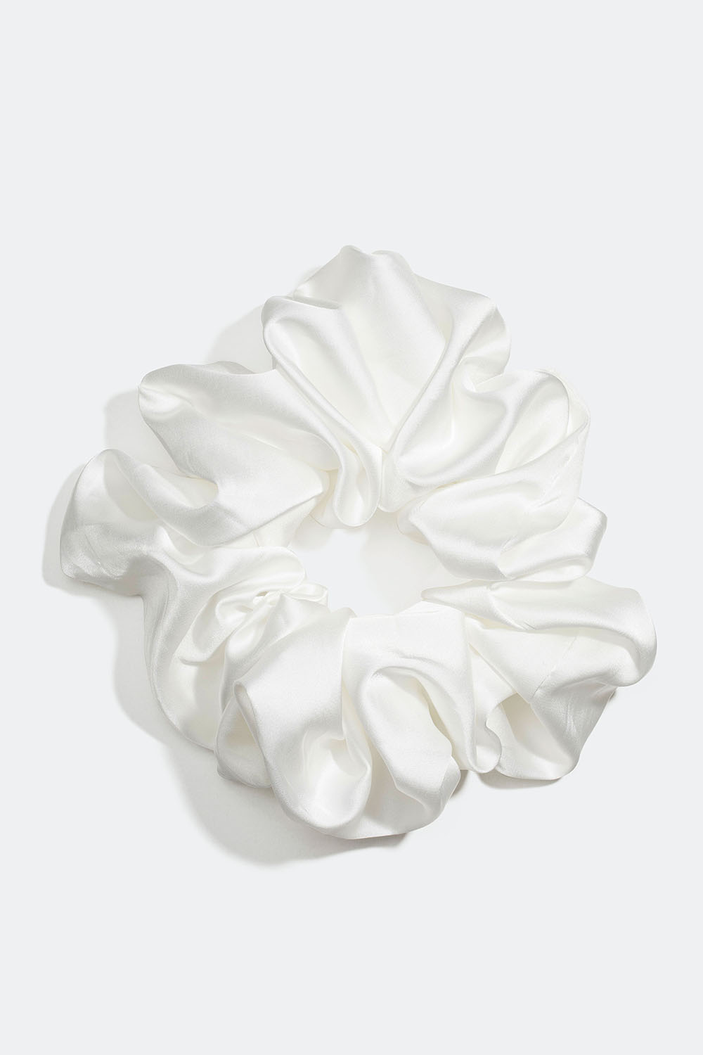 Stor hvid scrunchie