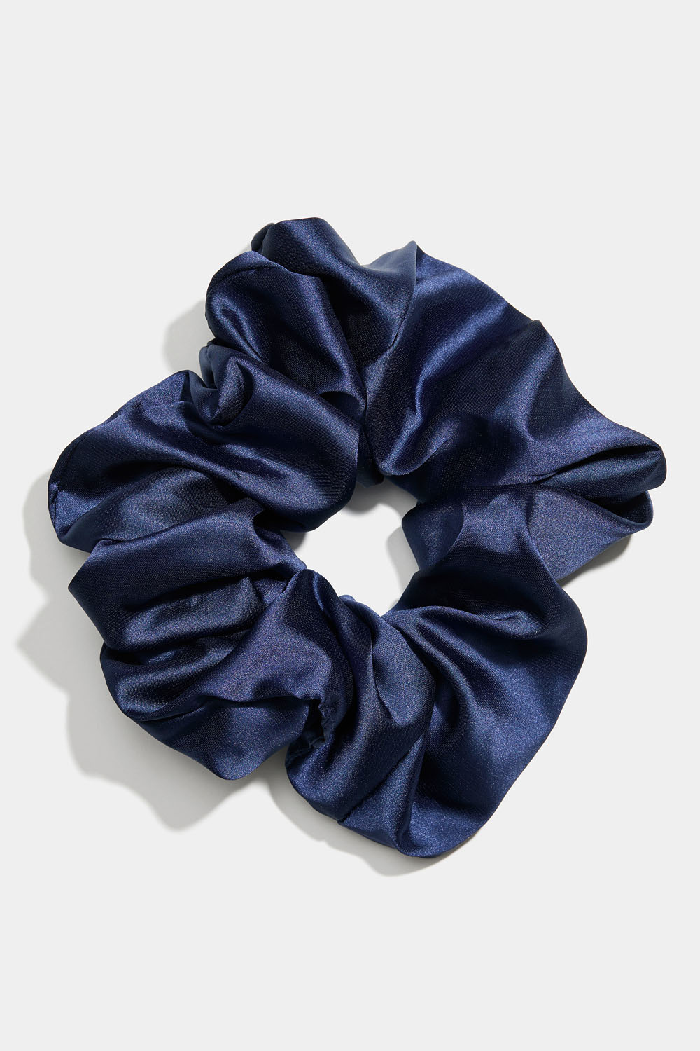 Stor mørkeblå scrunchie