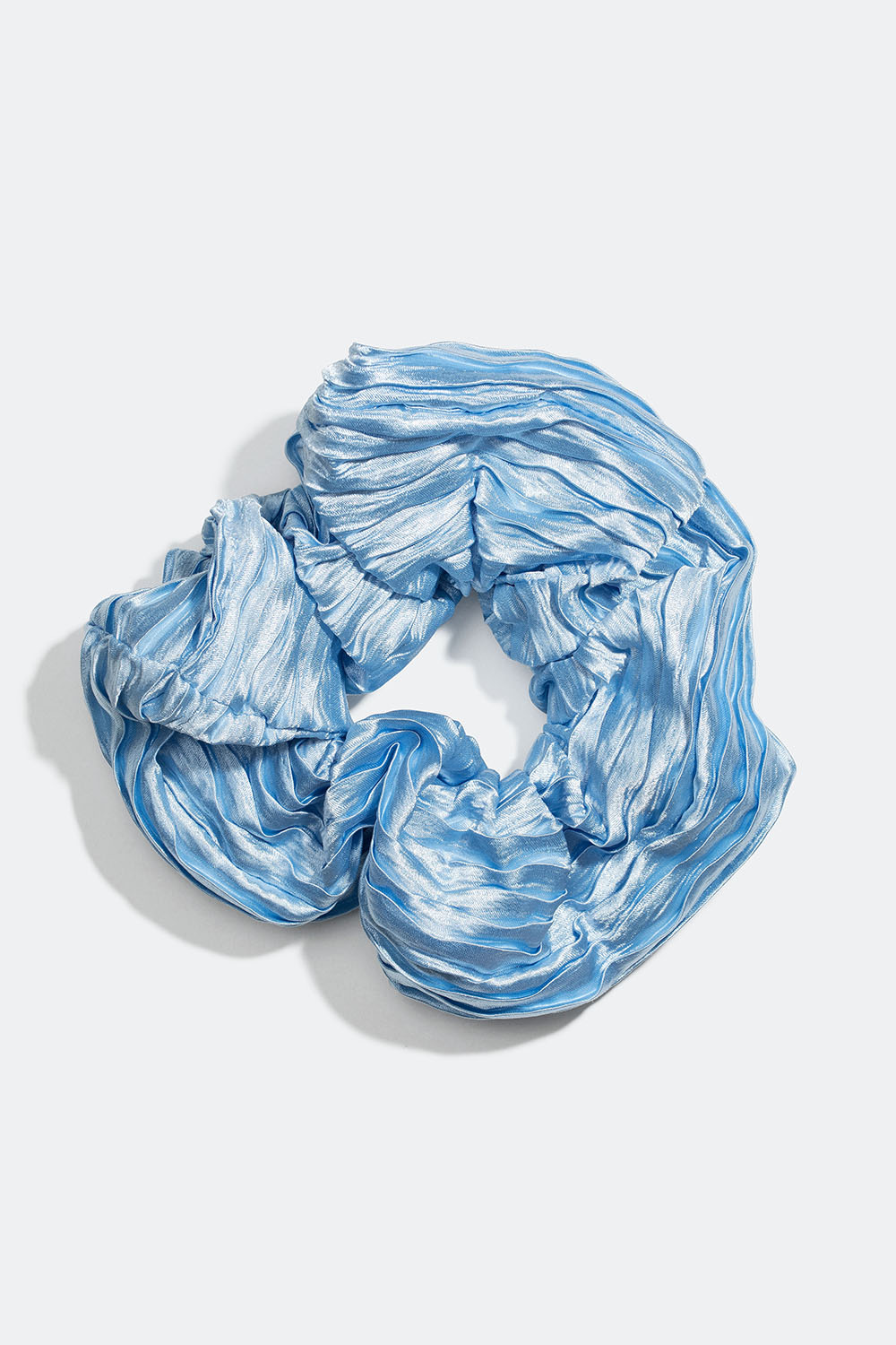 Stor blå scrunchie med plisseret stof