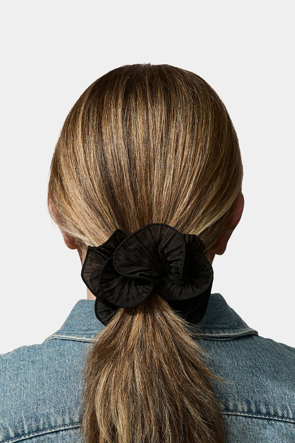 Sort scrunchie i plisseret organza
