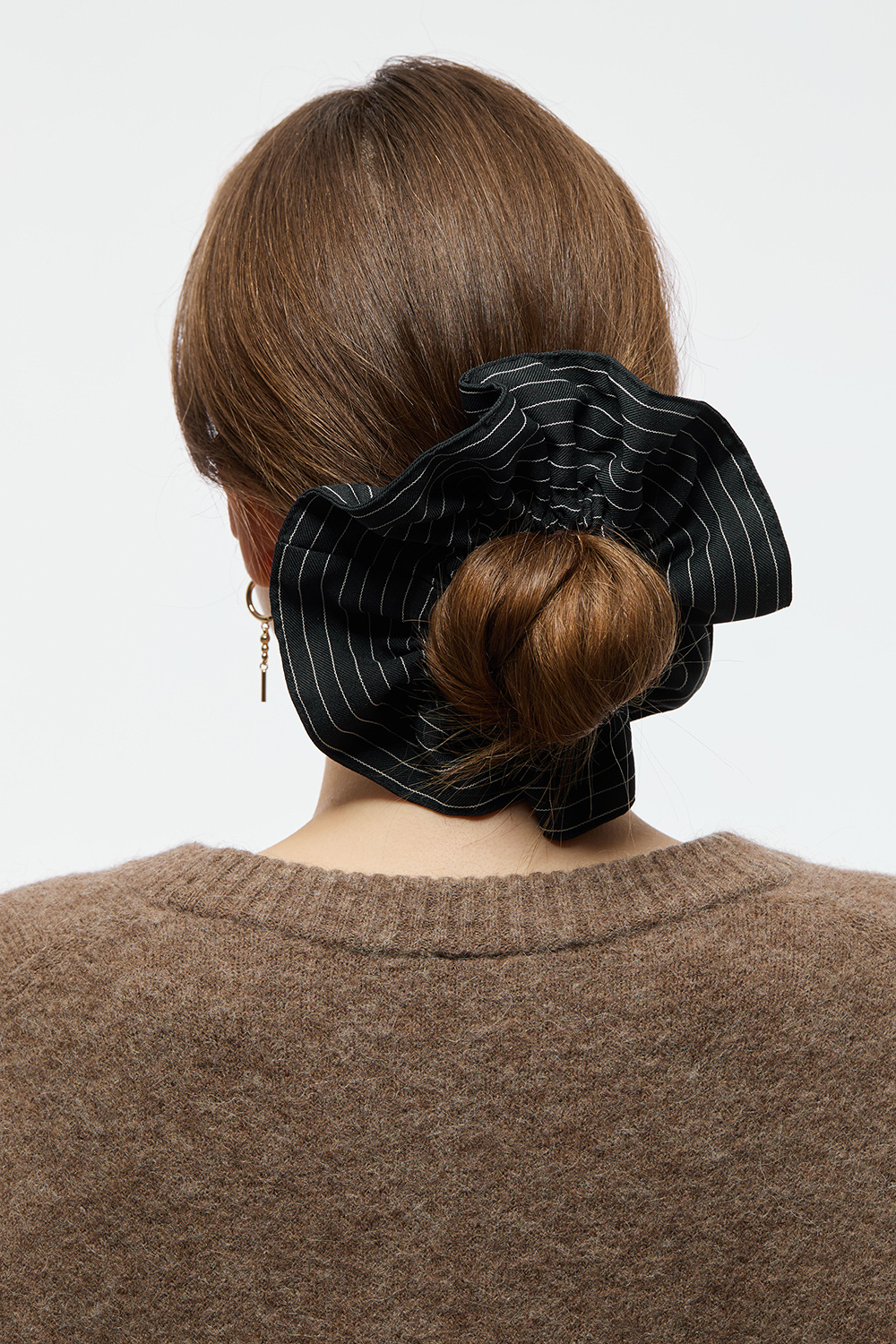 Stor nålestribet scrunchie