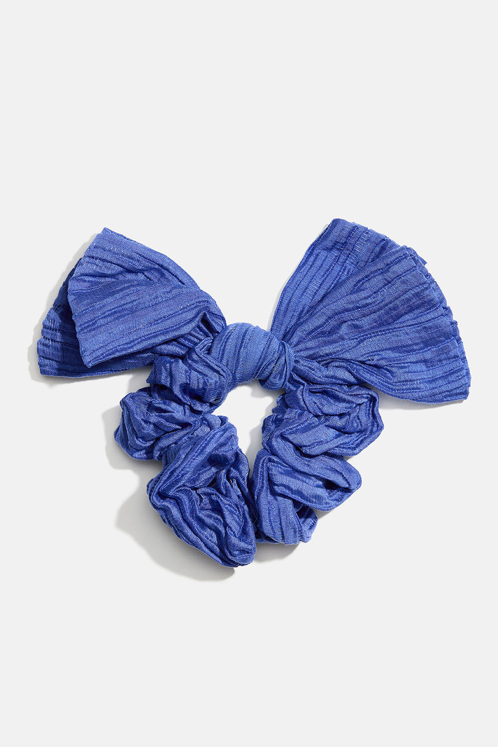 Blå plisseret scrunchie med roset
