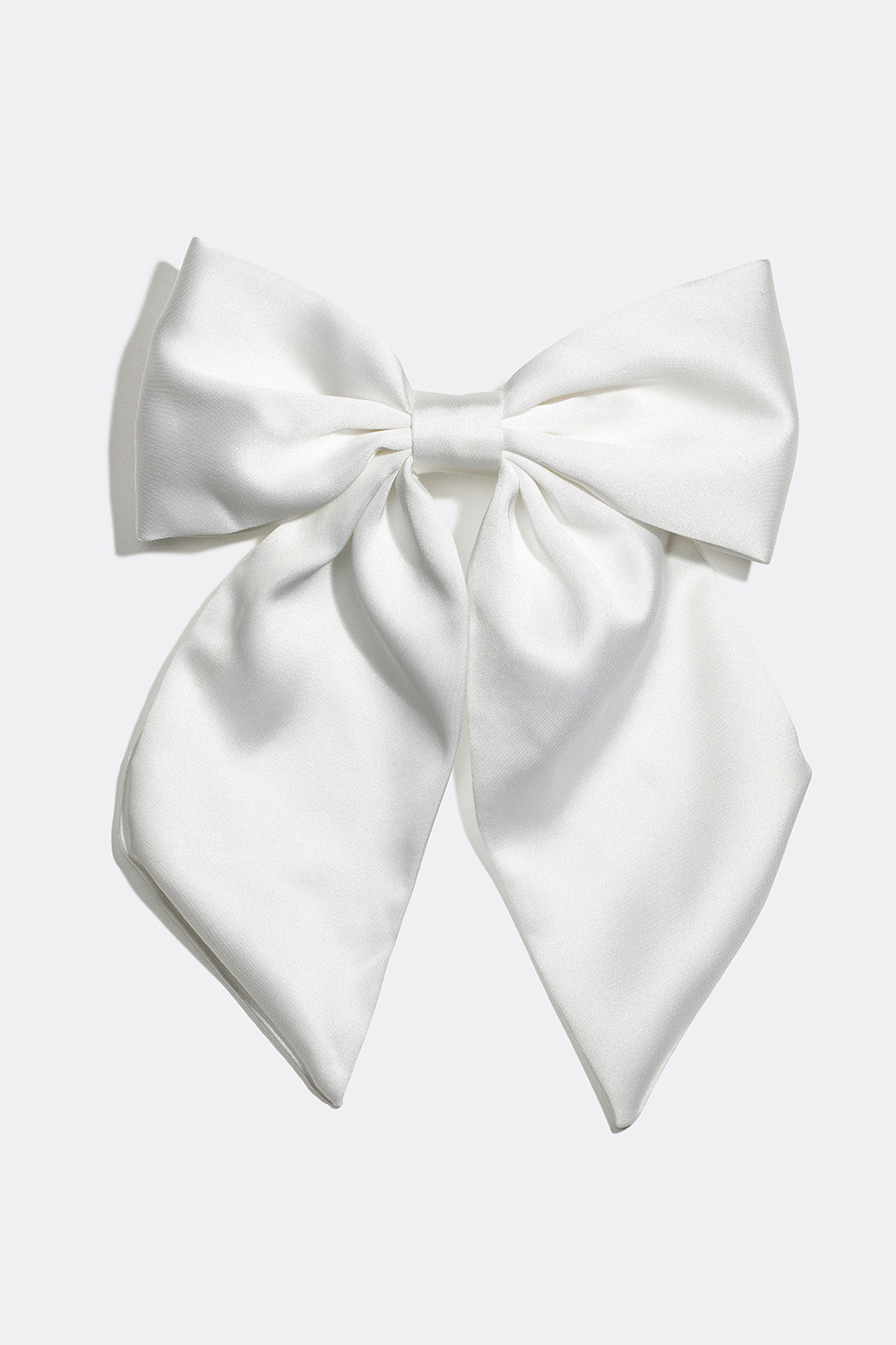 Hårspænde med sløjfe i hvid imiteret silke