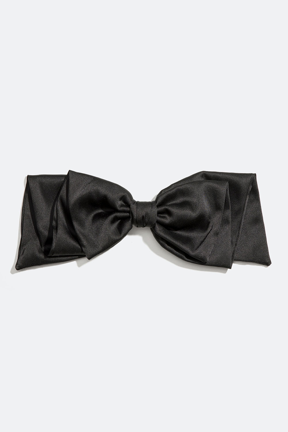 Hårspænde med stor sløjfe i sort imiteret silke.