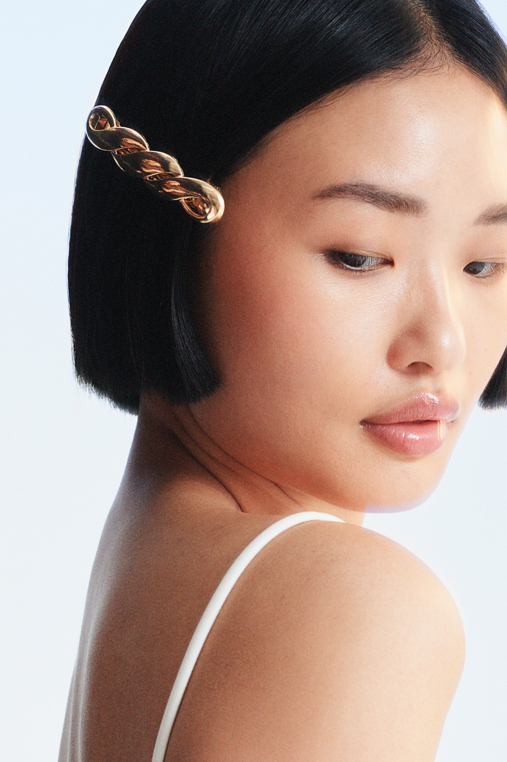 Snoet, guldfarvet hårspænde