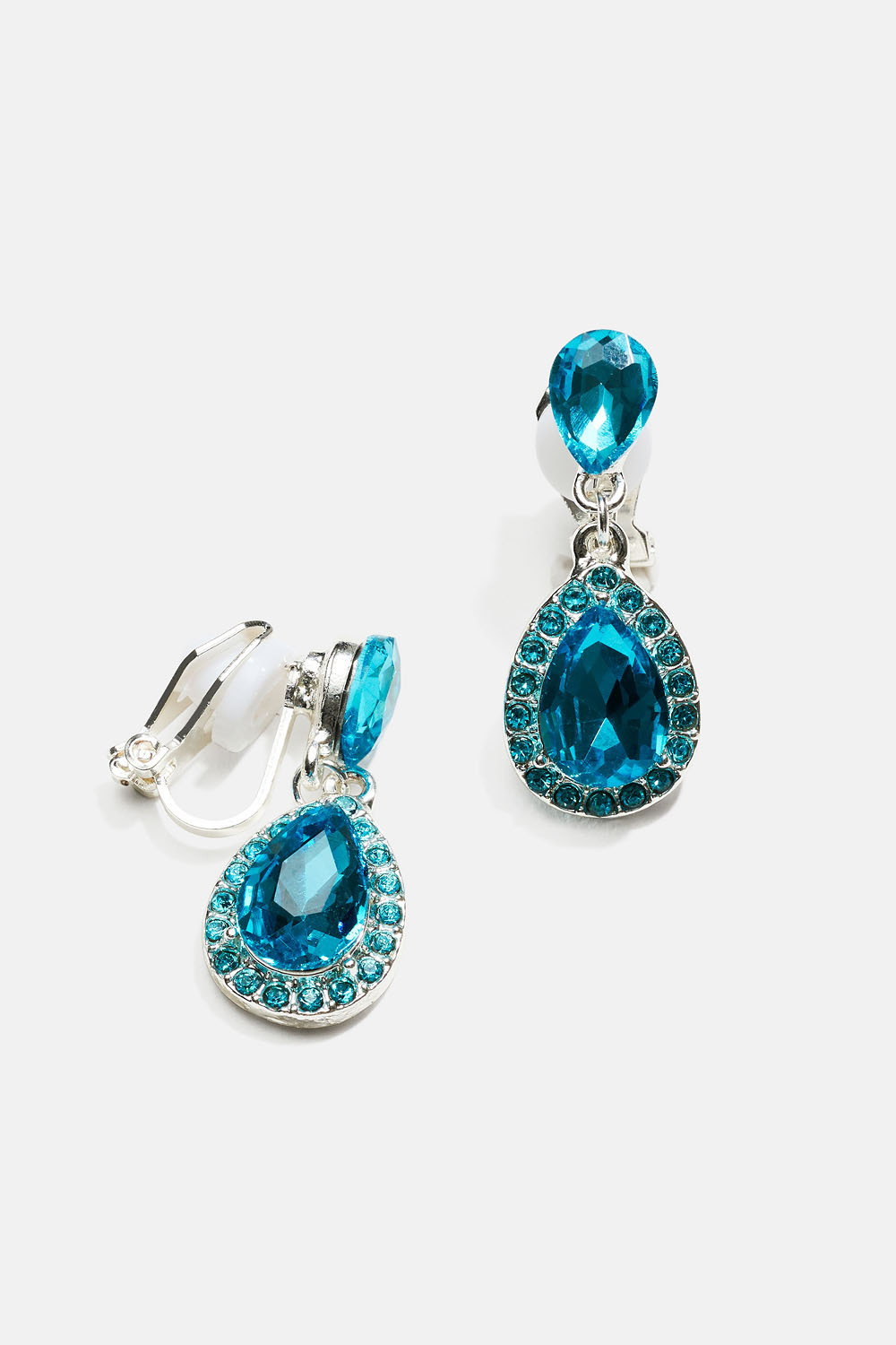 Clipsøreringe med blå dråbeformede sten