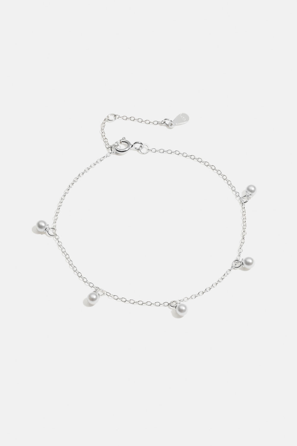 Armbånd i ægte sølv med små hængende perler