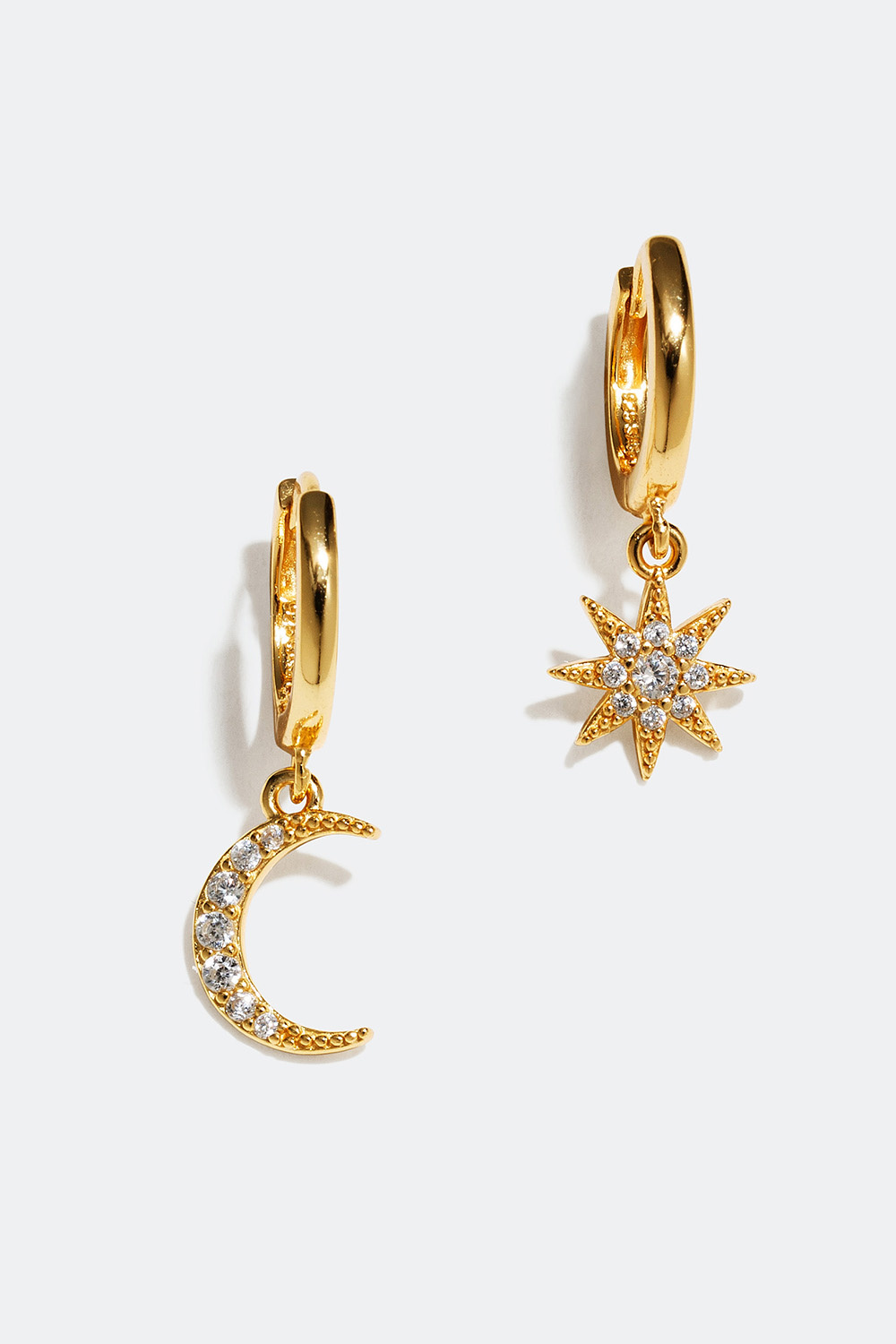 Hoops med vedhæng i form af måne og stjerne, forgyldt med 18 kt. guld, 1 cm