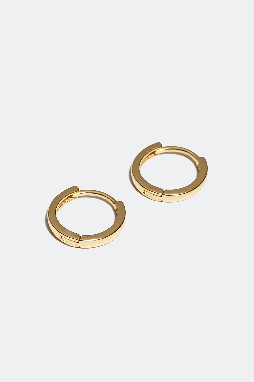 Små flade hoops forgyldt med 18 kt. guld, 1 cm