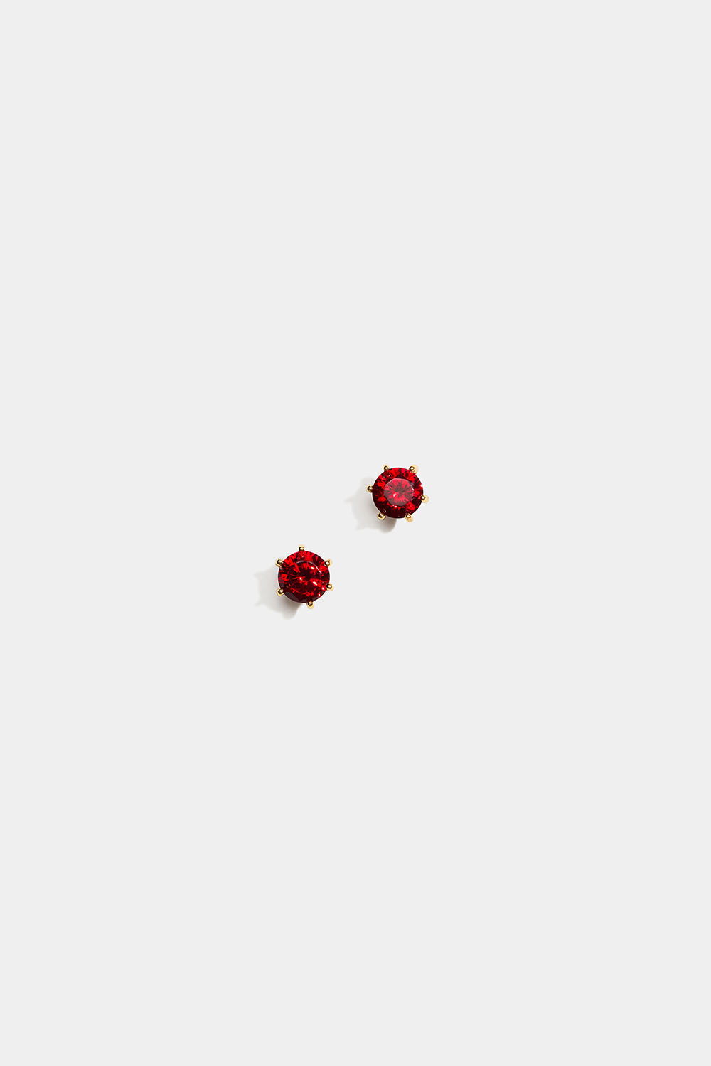 Ørestikker i 18 k forgyldt ægte sølv med røde Cubic Zirconia