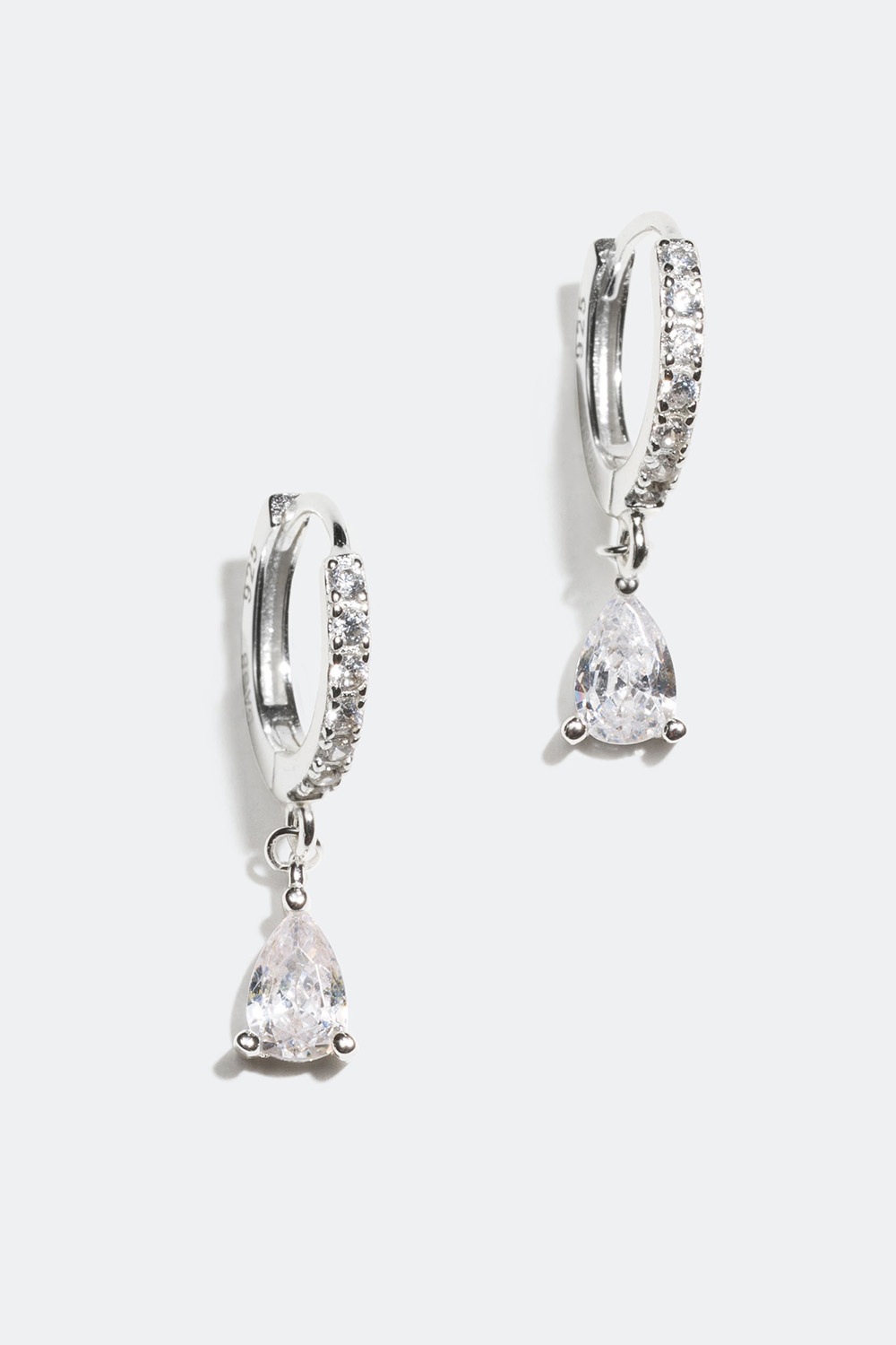 Mini-hoops i ægte sølv med dråbeformede vedhæng
