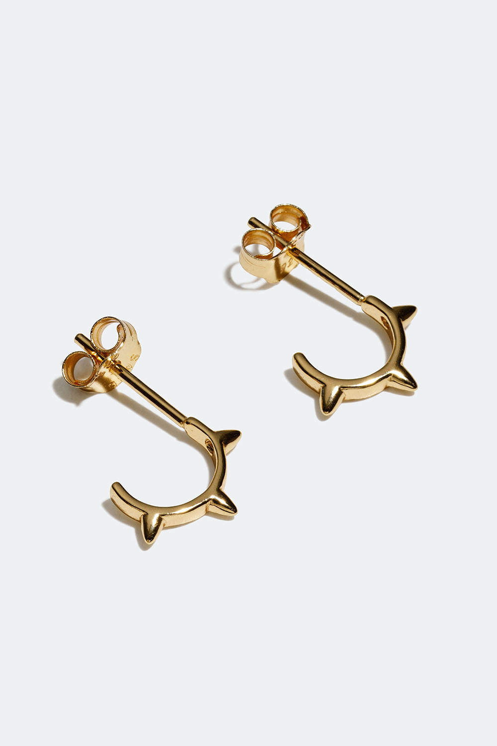 Mini halv-hoops forgyldt med 18 karat guld med nitter