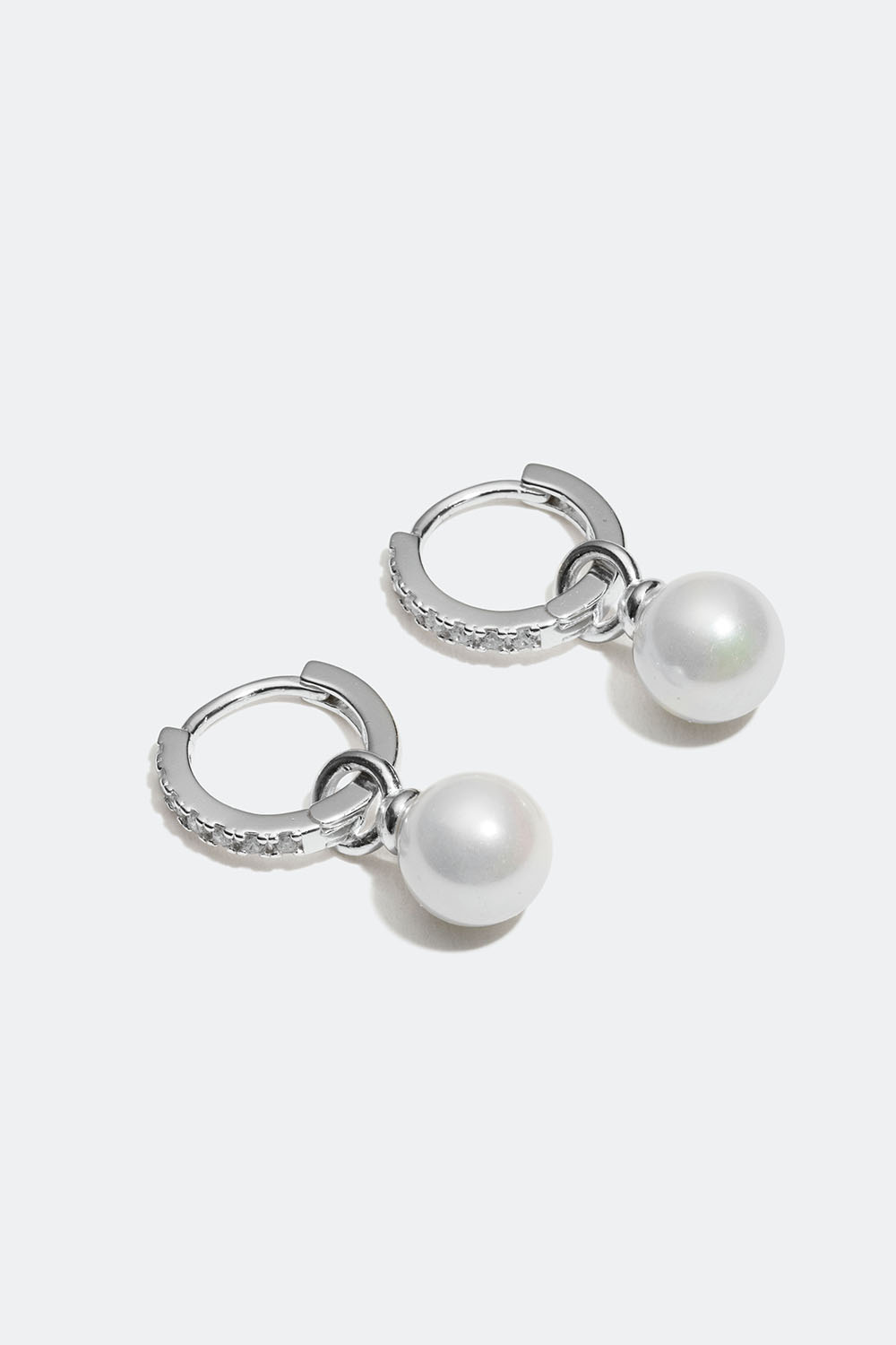 Hoops i ægte sølv med vedhæng af kubisk zirkonia og perler