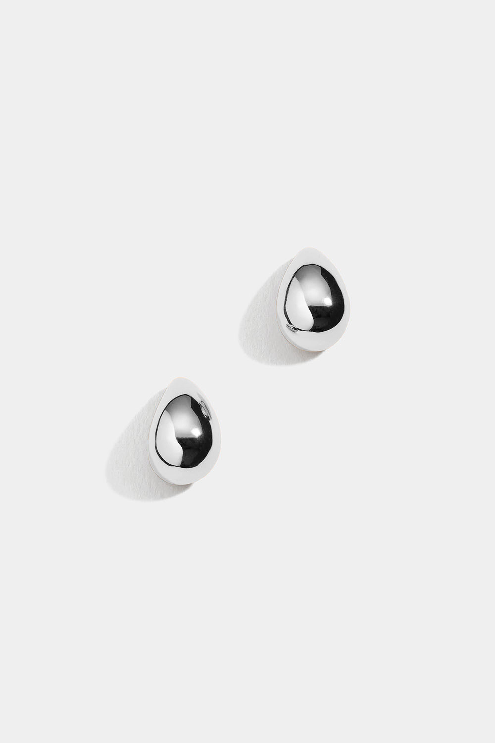 Chunky øreringe i ægte sølv med dråbeformet design