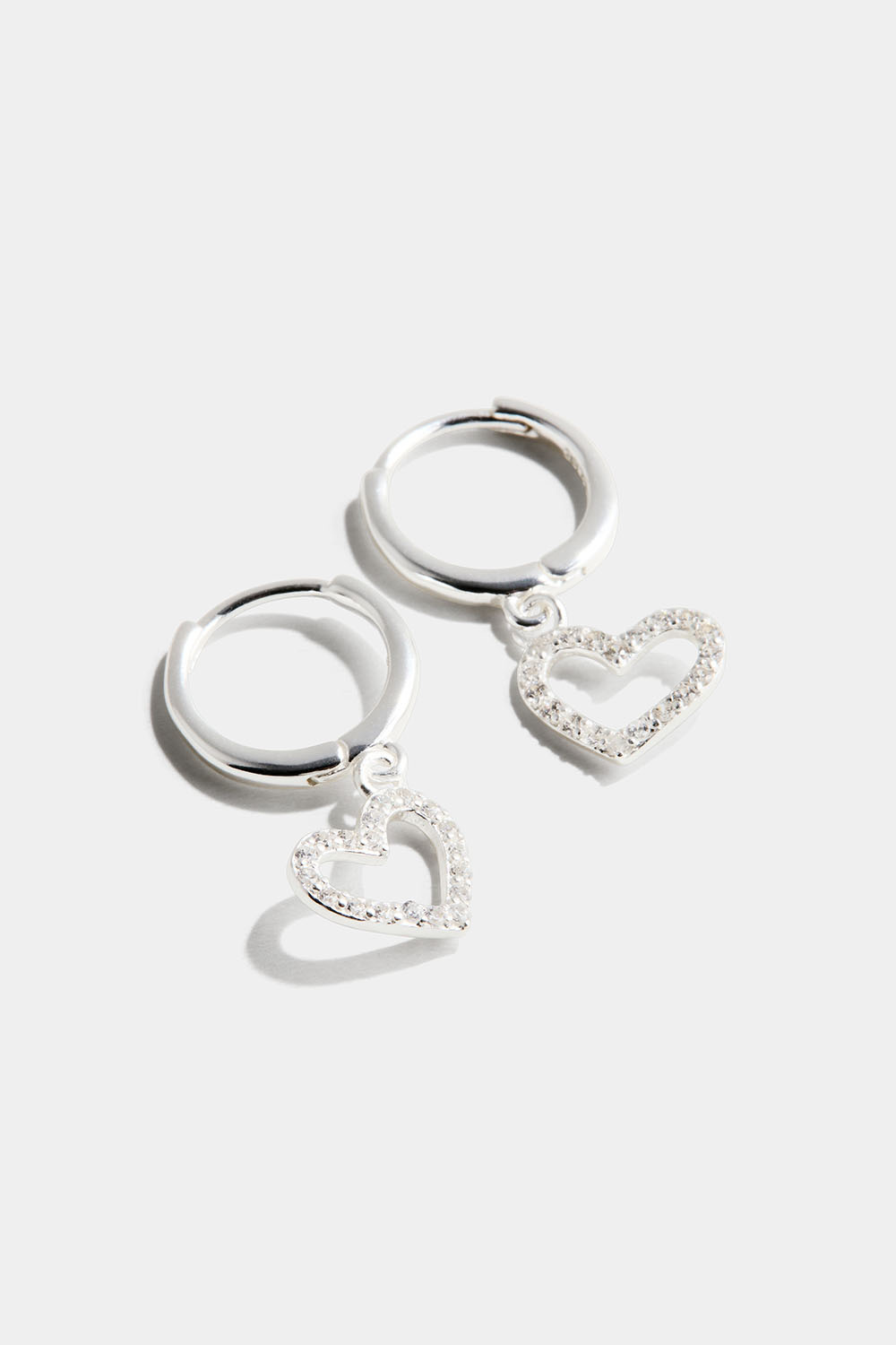Hoops i ægte sølv med hjertevedhæng og Cubic Zirconia