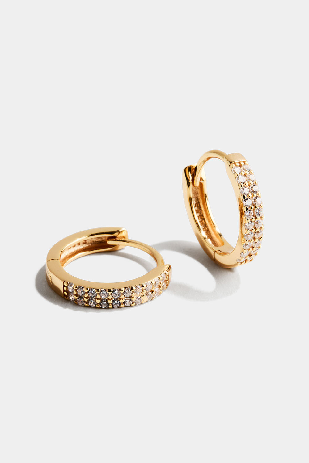 Hoops i 18 k forgyldt ægte sølv med to rækker cubic zirconia