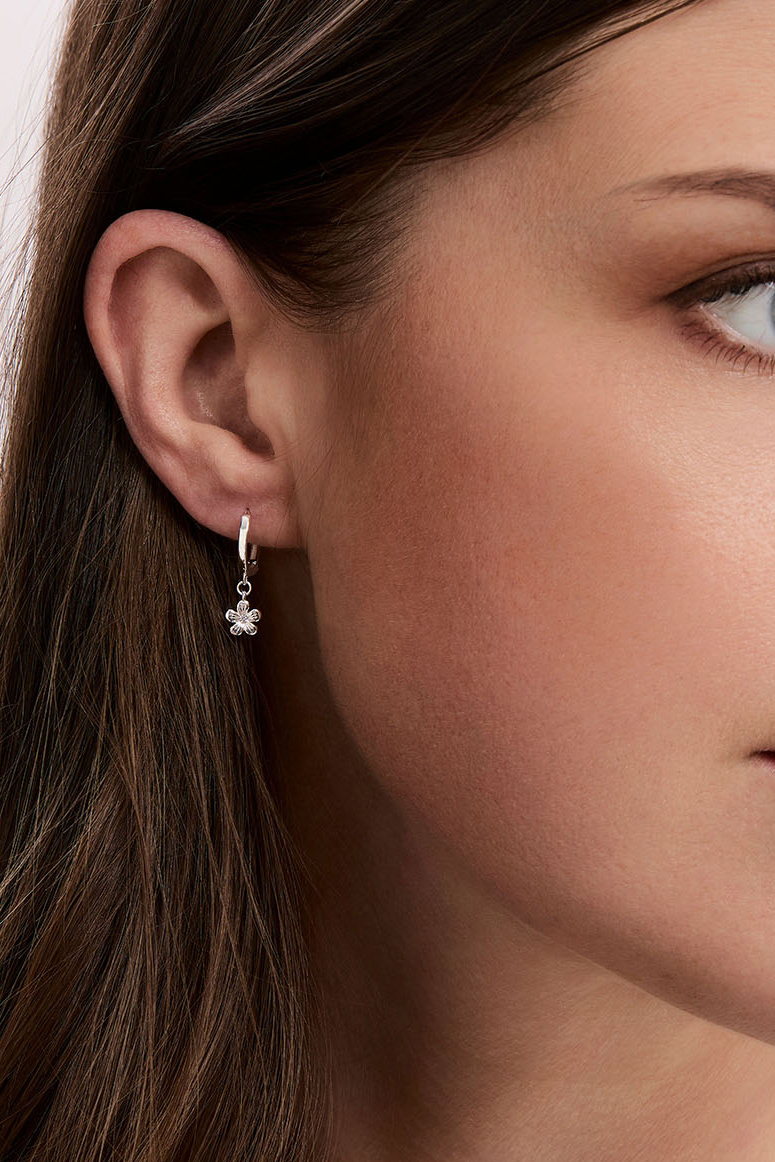 Hoops i ægte sølv med blomst