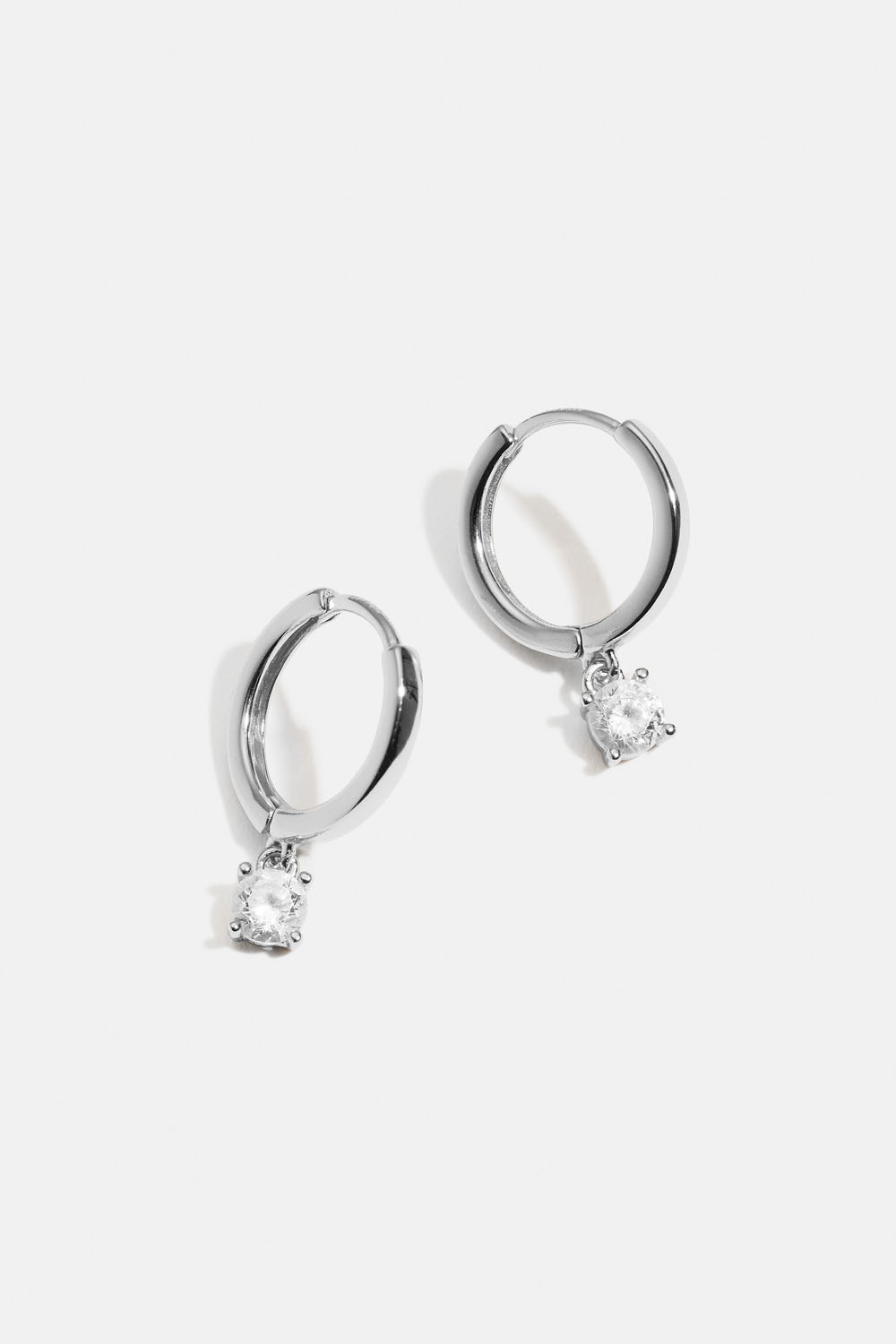 Hoops i ægte sølv med rund kubisk zirkonia