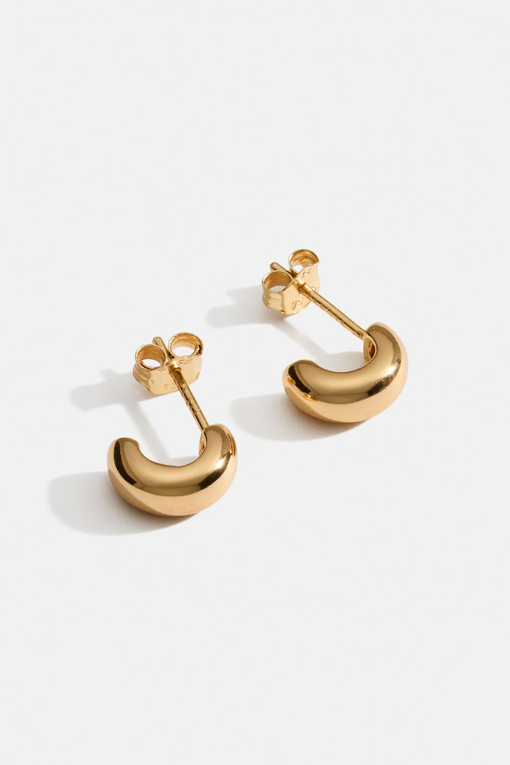 Små chunky øreringe i 18 karat forgyldt sølv