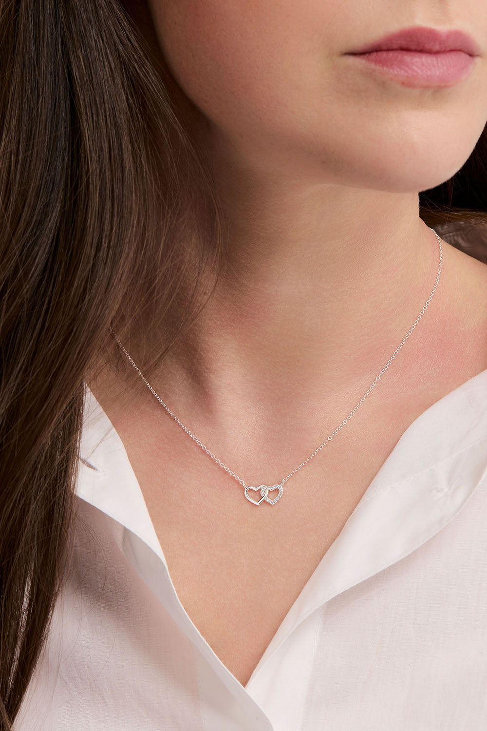 Halskæde i ægte sølv med to hjerter