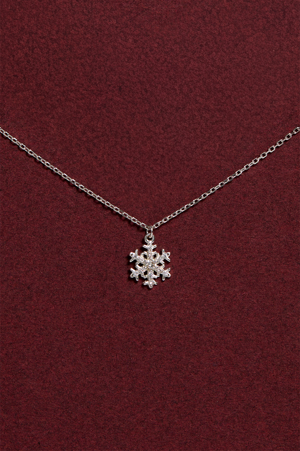 Halskæde i ægte sølv med snefnug og kubisk zirkonia