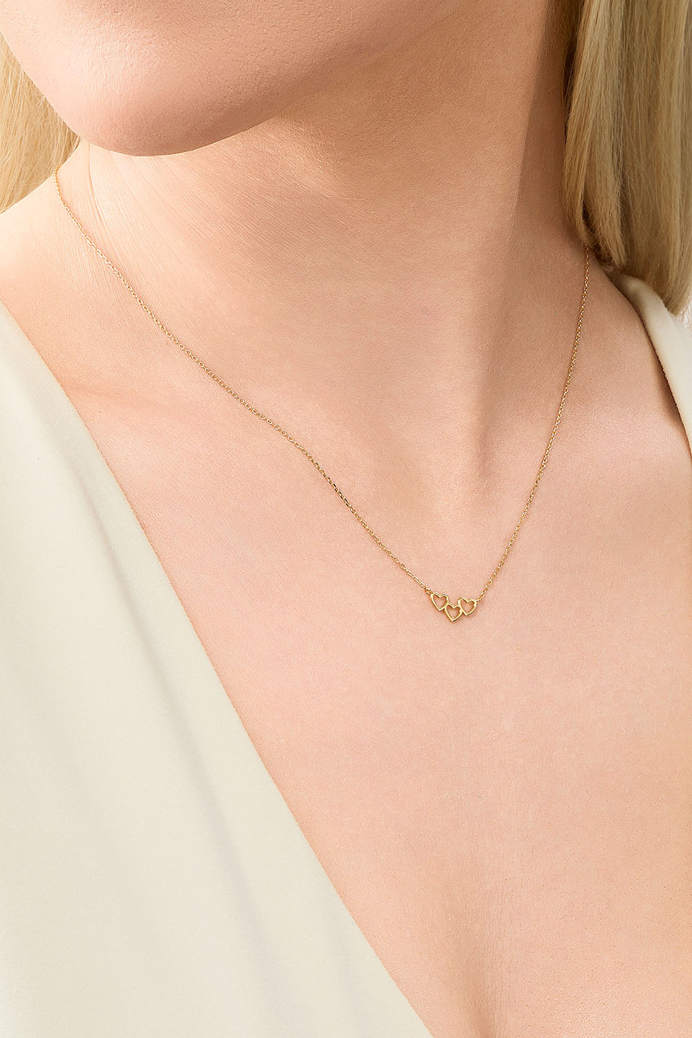 Halskæde i 18k forgyldt ægte sølv med tre hjerter