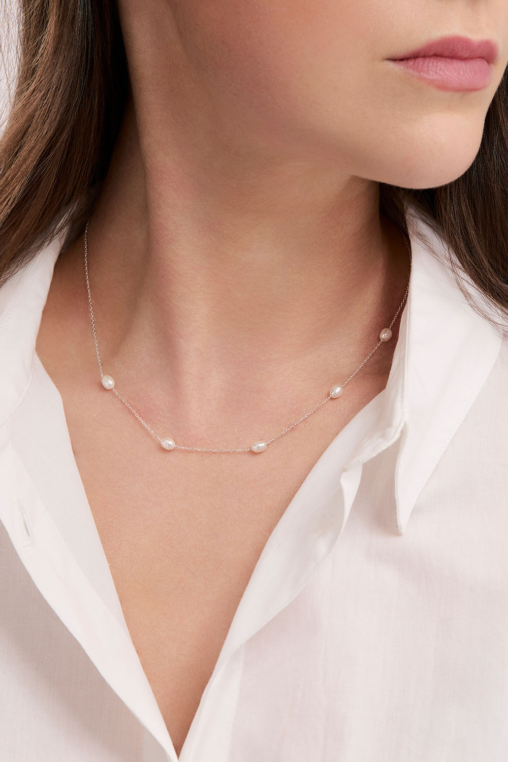 Halskæde i ægte sølv med ovale perler