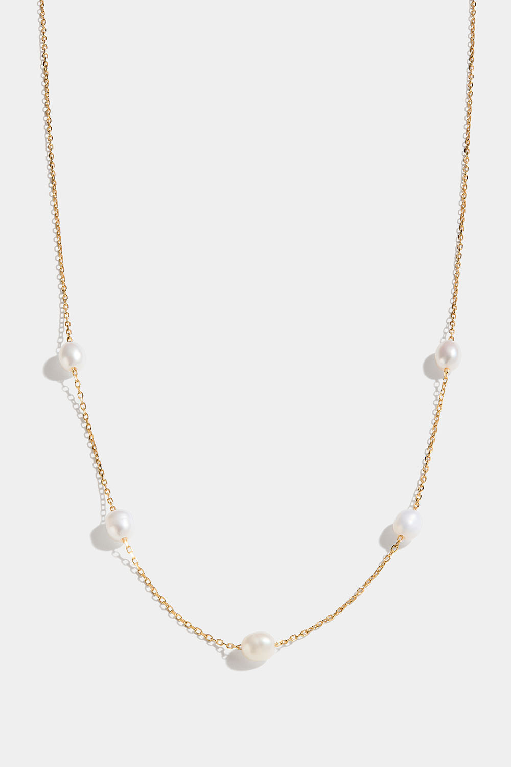 Halskæde i 18 karat guldbelagt sølv med ferskvandsperler.
