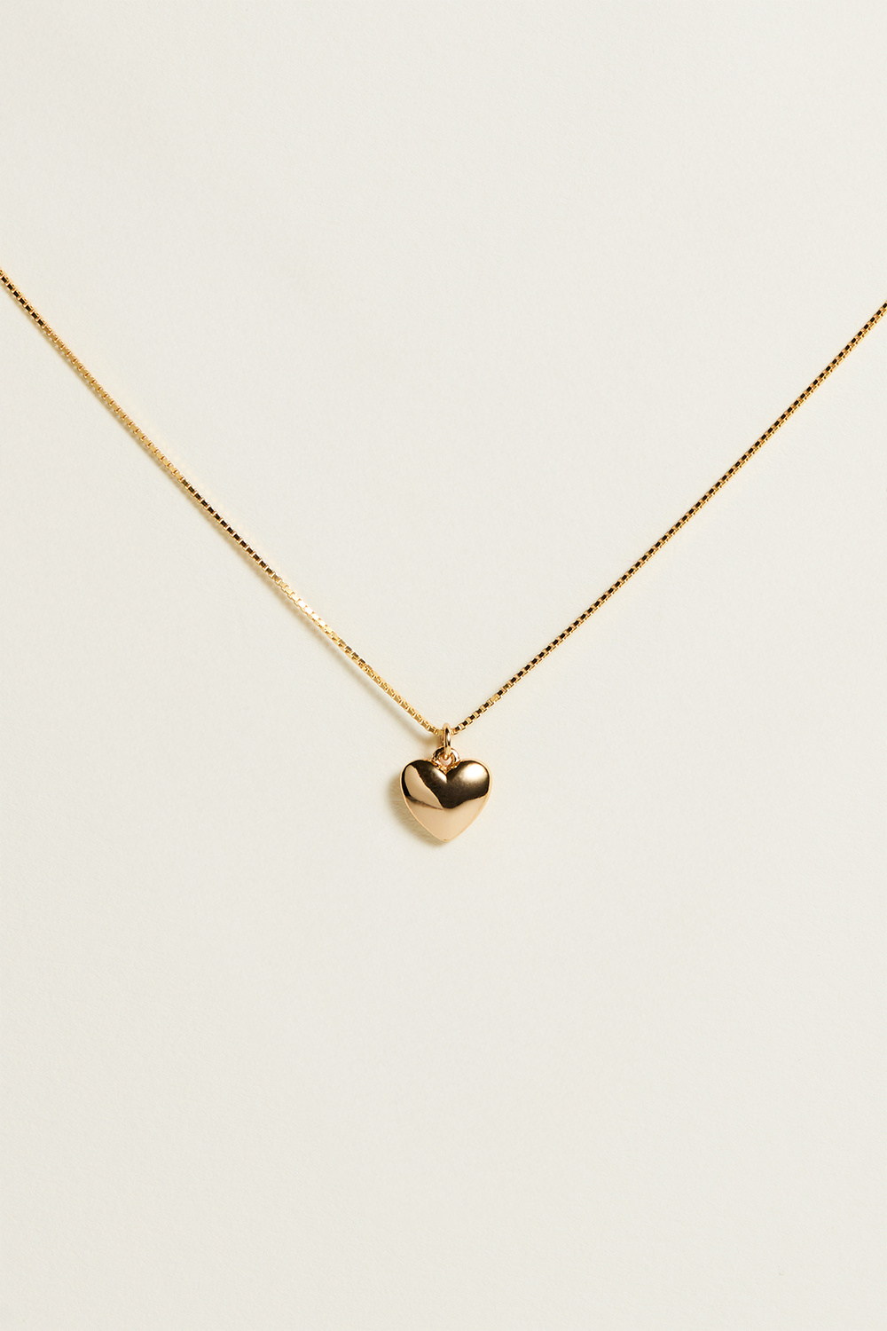 Halskæde i 18k forgyldt ægte sølv med fyldt hjerte