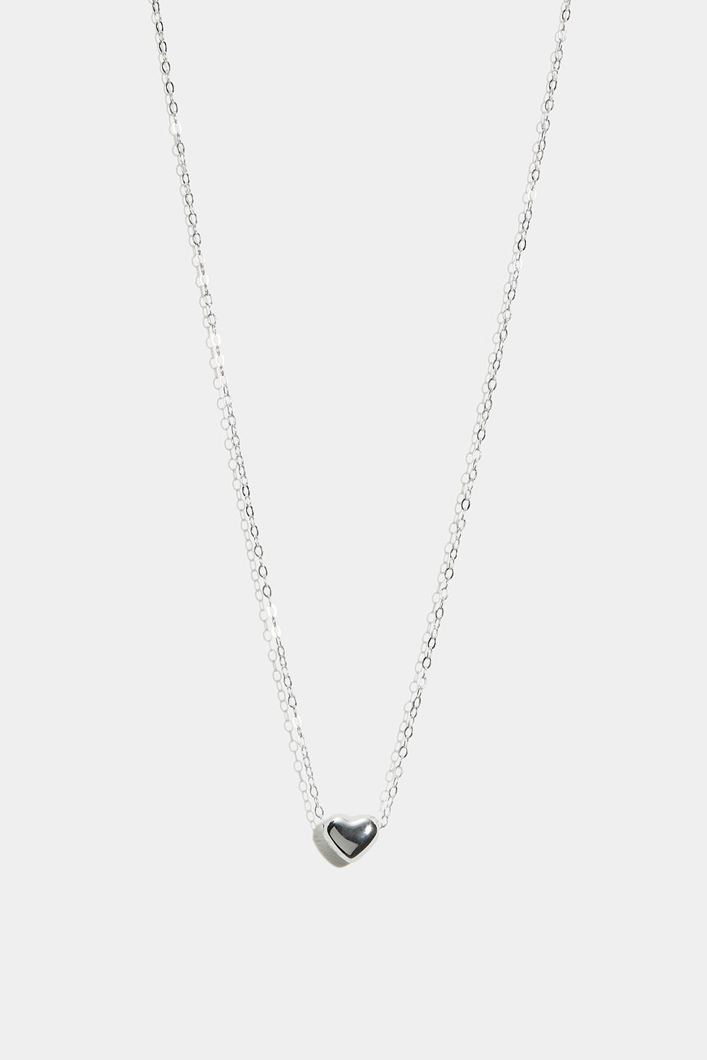 Halskæde i ægte sølv med hjertevedhæng